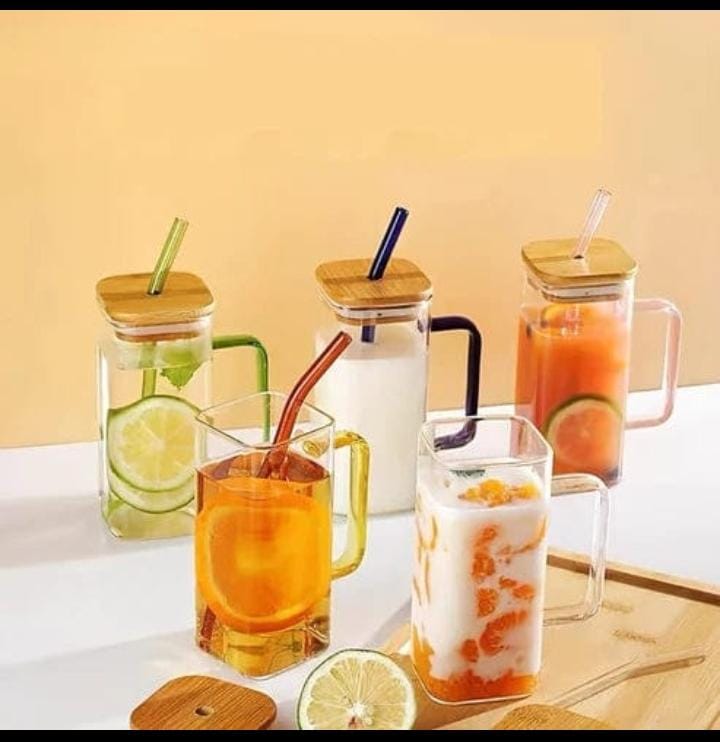 Transparent Borosilicate Glass Mug With Wooden Lid And Straw