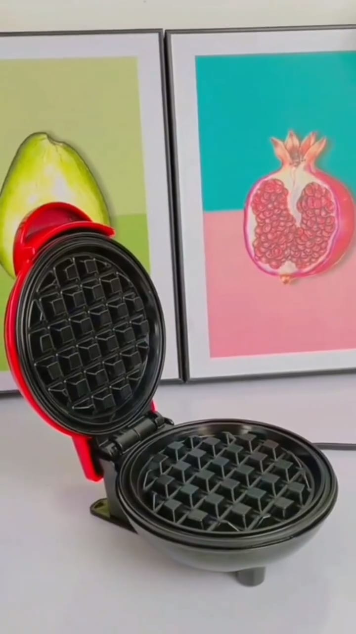 Electric Mini Waffle Maker (Random color)