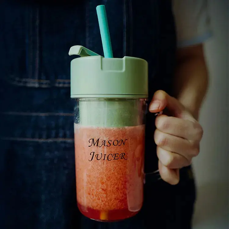 Portable Mini Juicer Blender – USB Rechargeable- with 6 Blades